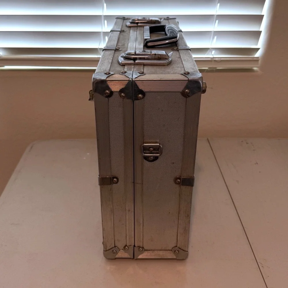 Vintage Aluminum Hard Shell Equipment Case 17.5 x 13 x 6 Camera Equipment Case